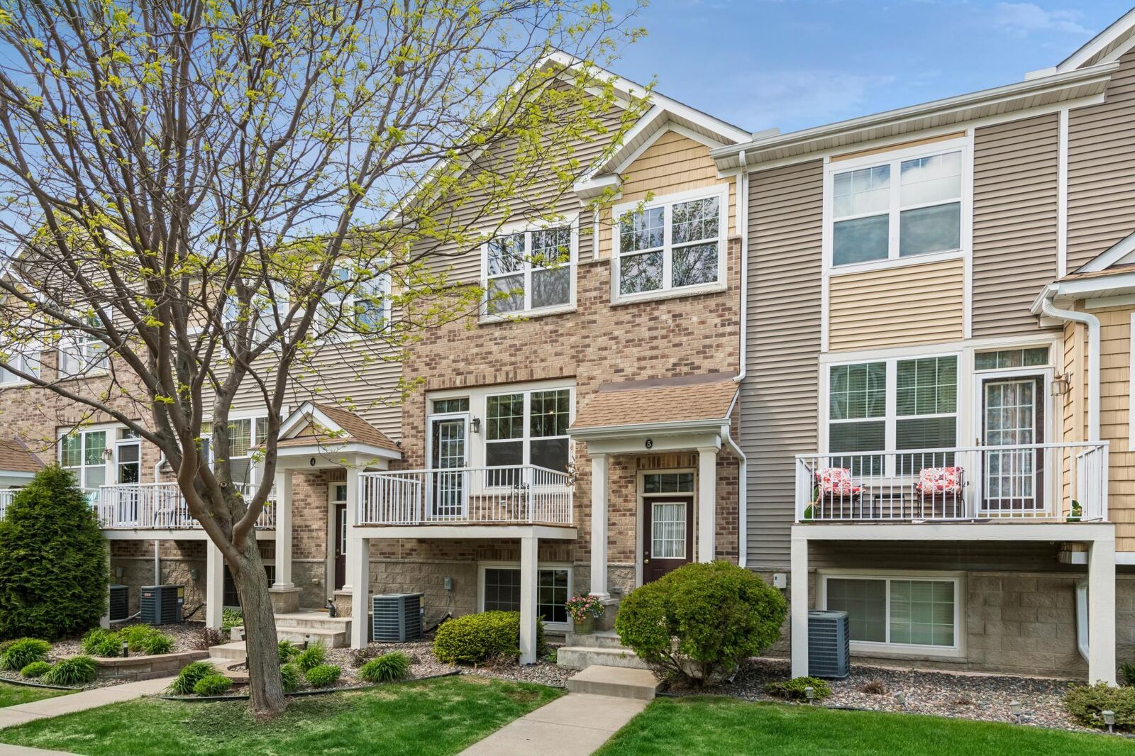 Property Photo:  1945 Commonwealth Boulevard 5  MN 55317 