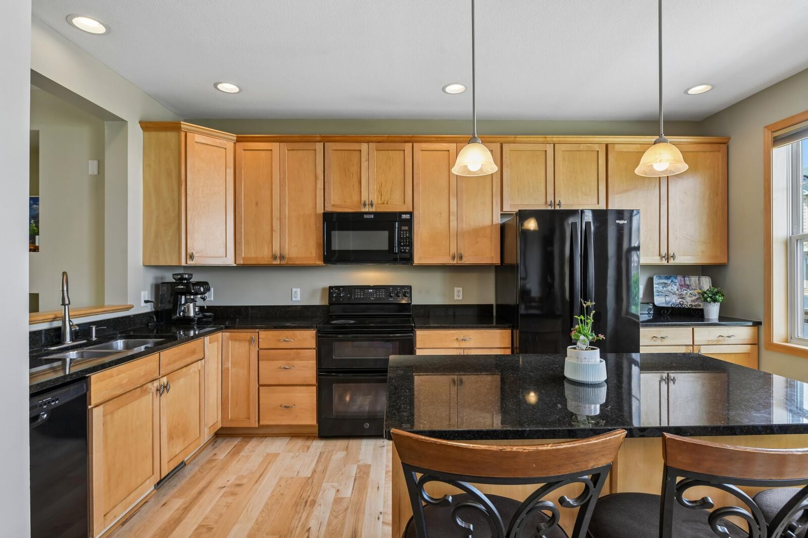 Property Photo:  1945 Commonwealth Boulevard 5  MN 55317 