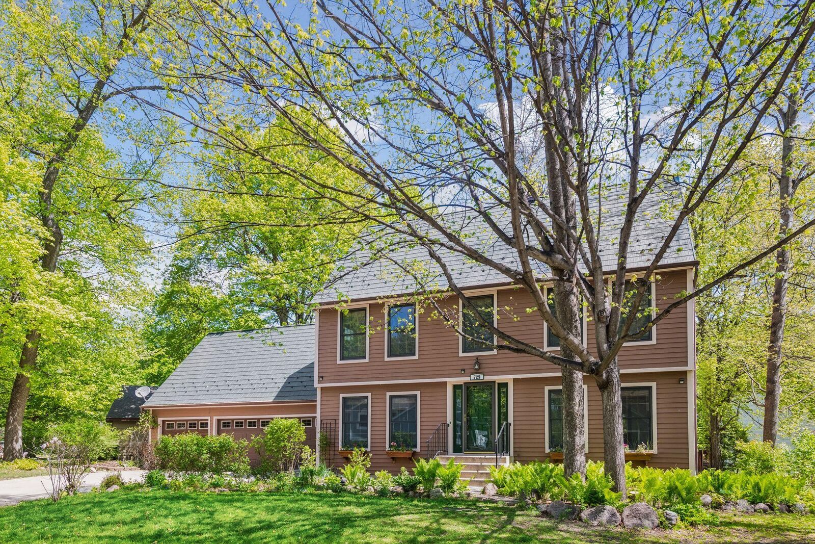Property Photo:  729 Northwood Drive  MN 55328 