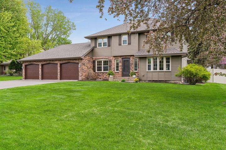 Property Photo: 900 Nina Court MN 55118
