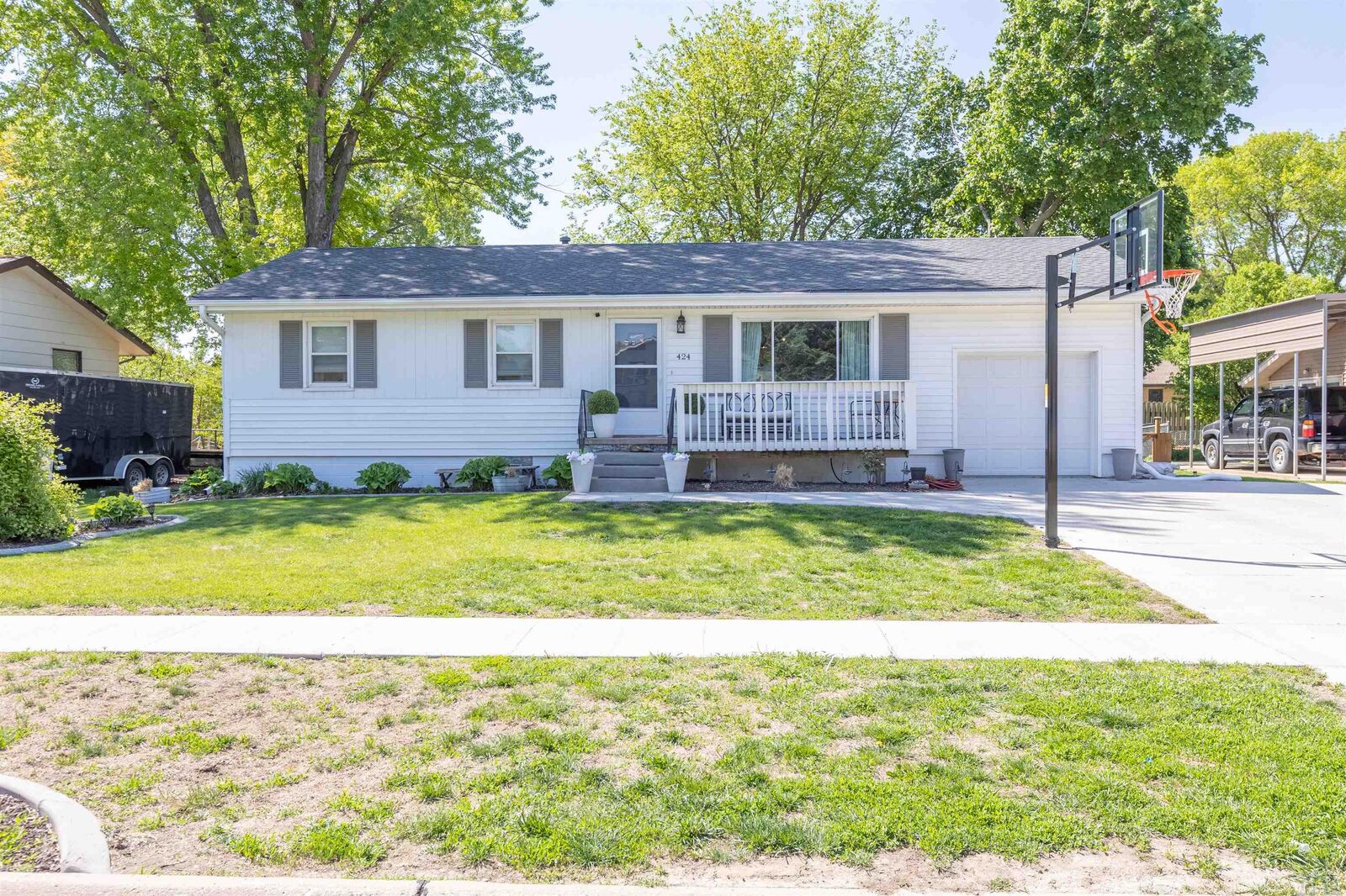 Property Photo:  424 E 32nd Street  NE 68776 