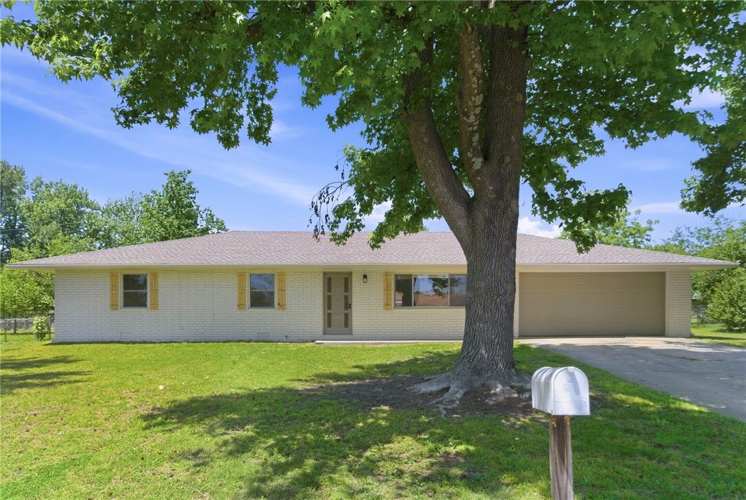 Property Photo:  2006 S 16th Street  AR 72758 