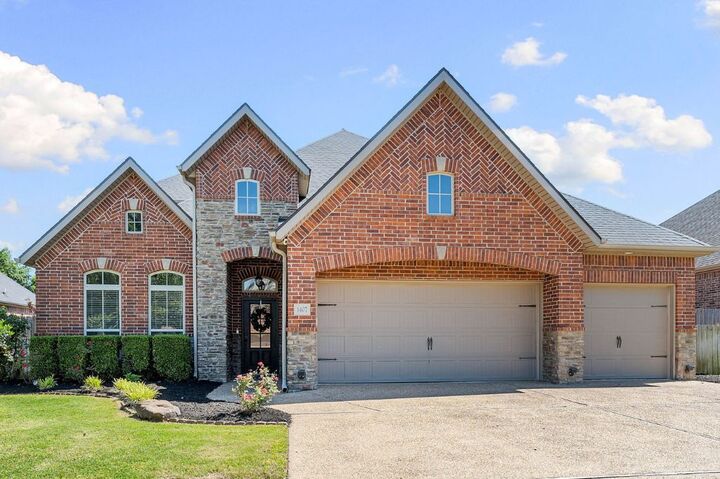 Property Photo:  1407 SW Wisteria Avenue  AR 72713 