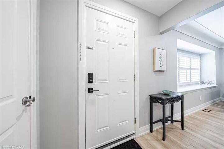 Property Photo:  88 South Bend Road E Unit A  ON L9A 2B1 