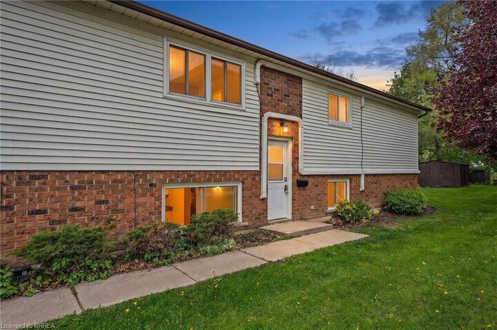 Property Photo:  9 Cherry Street  ON N3Y 1B3 