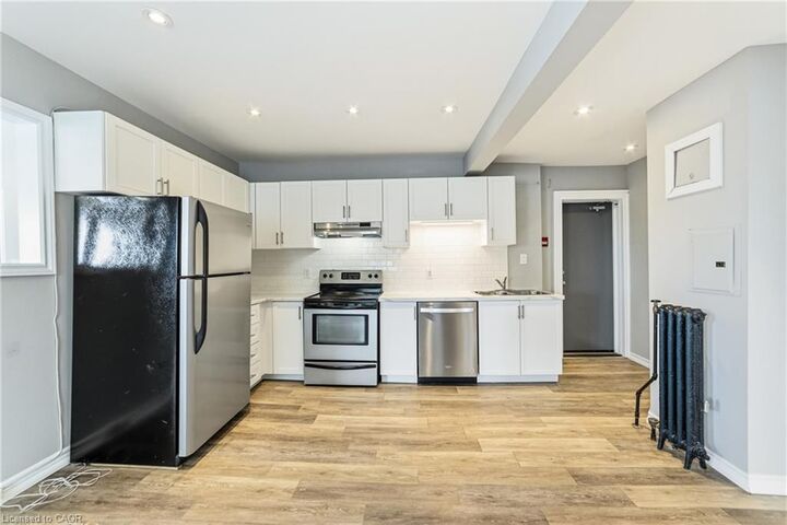 Property Photo:  468 Main Street E 5  ON L8N 1K6 