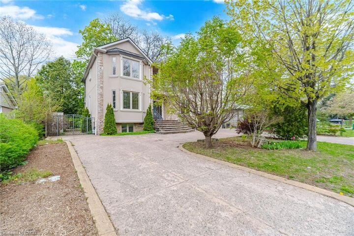 Property Photo:  12 Pioneer Drive  ON L5M 1G9 