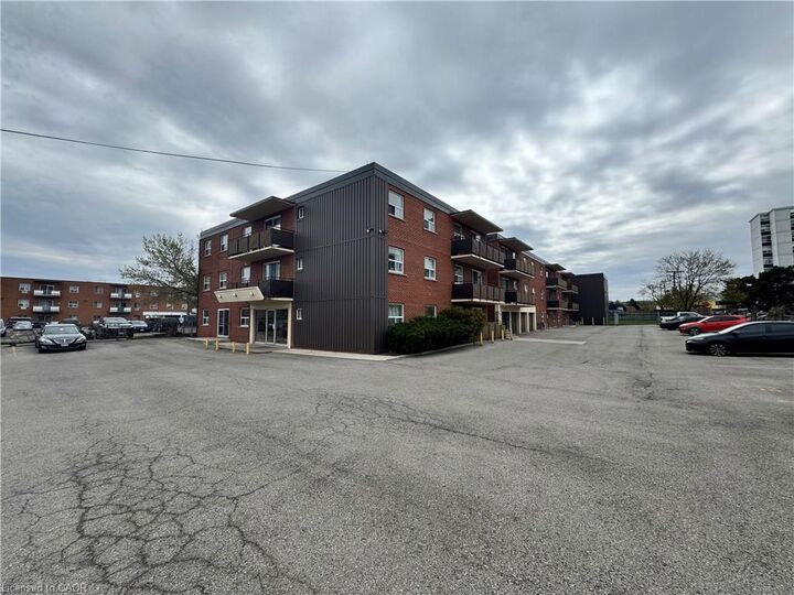 Property Photo:  105 Tia Drive 105  ON L8H 2N8 