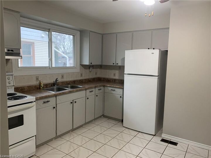 Property Photo:  494 West 5th Street  ON L9C 3P8 