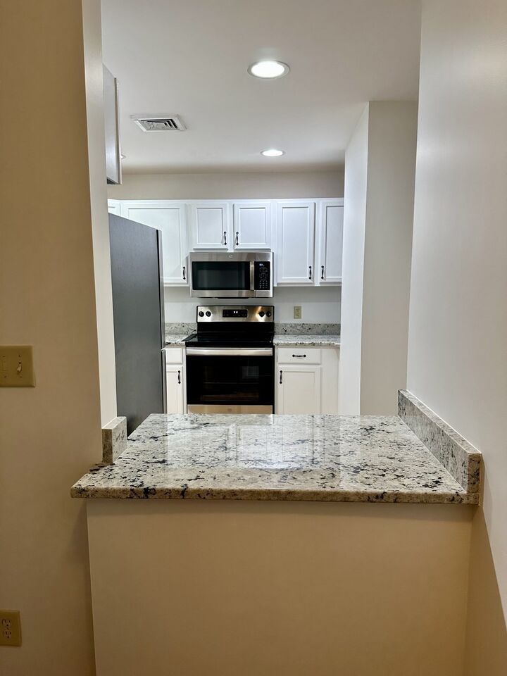 Property Photo:  170 Oxford St 504  MA 01901 