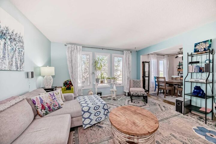Property Photo:  744 Marlborough Way NE  AB T2A 3G2 