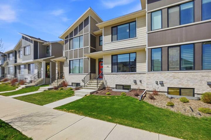 Property Photo:  78 Belvedere Avenue SE  AB T2A 7G5 