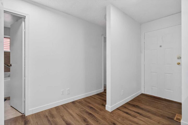 Property Photo:  128 Castledale Crescent NE  AB T3G 5C0 