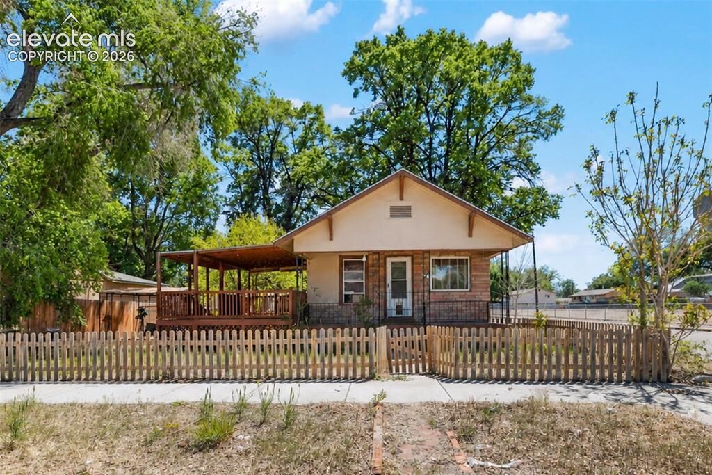 Property Photo:  1020 W Arroyo Avenue  CO 81004 