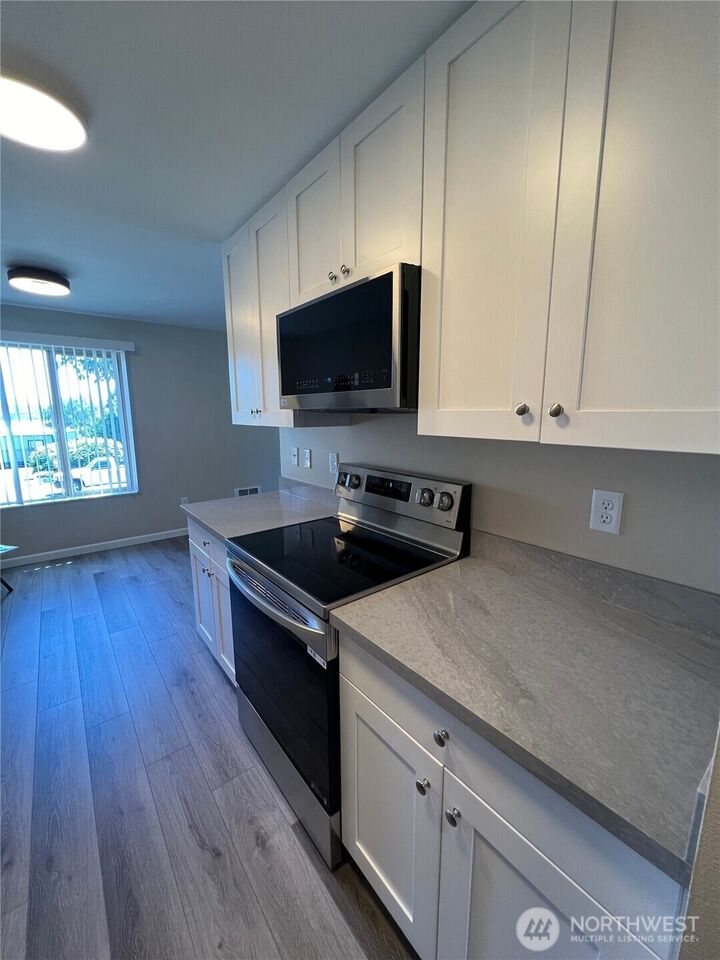 Property Photo: 3326 Lombard Avenue 1 WA 98201