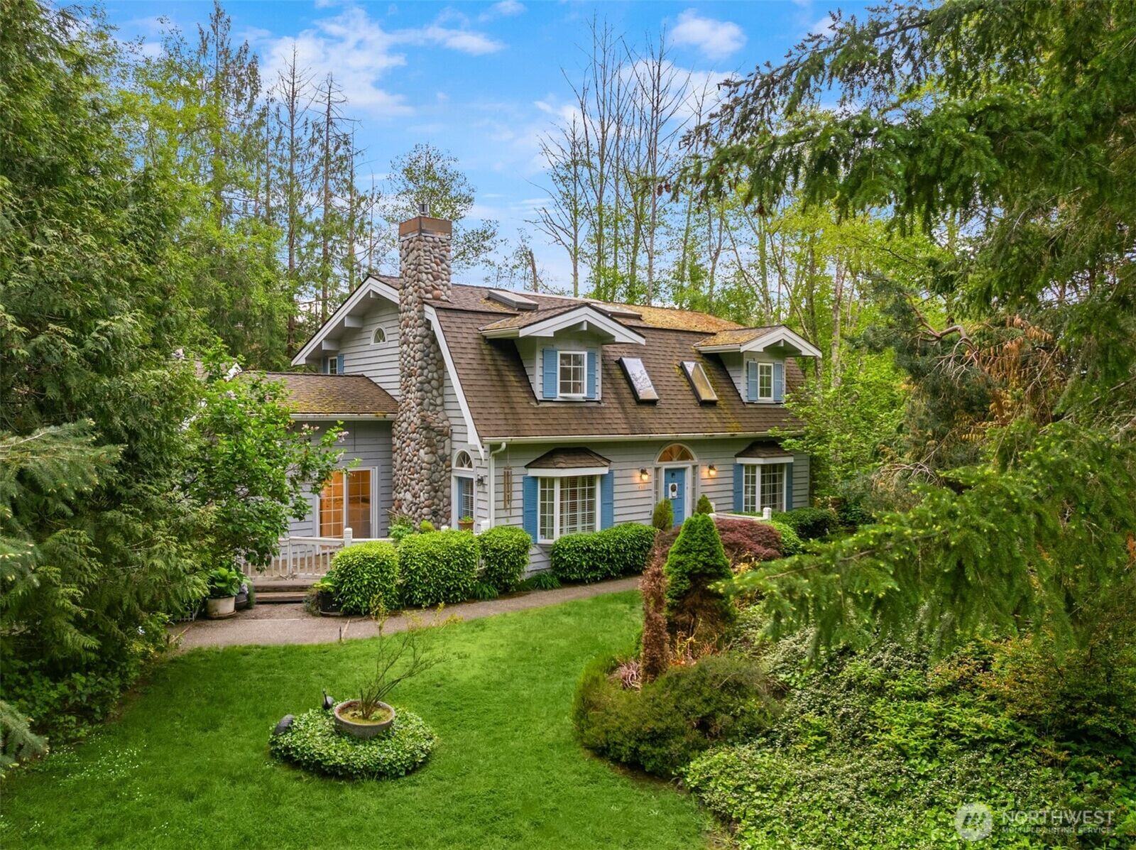 Property Photo:  4331  Rhodes End  NE  WA 98110 