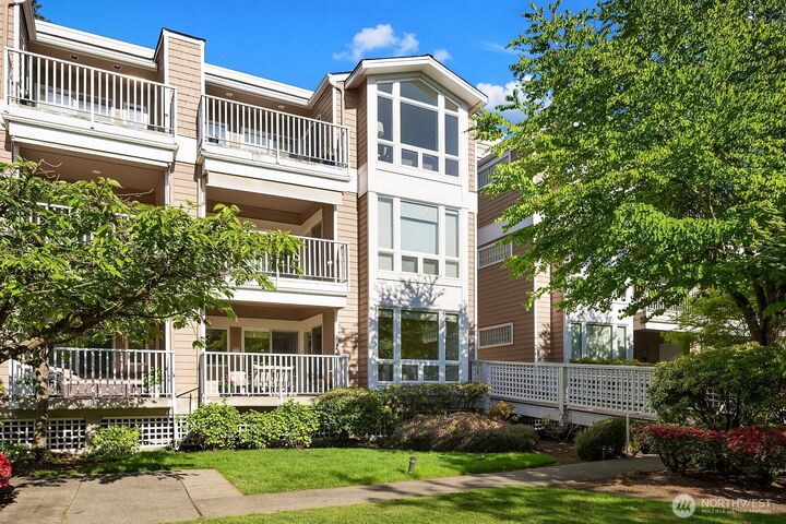 Property Photo:  702  Kirkland Way 4  WA 98033 