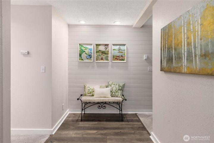 Property Photo:  1425 S Puget Drive I 2  WA 98055 
