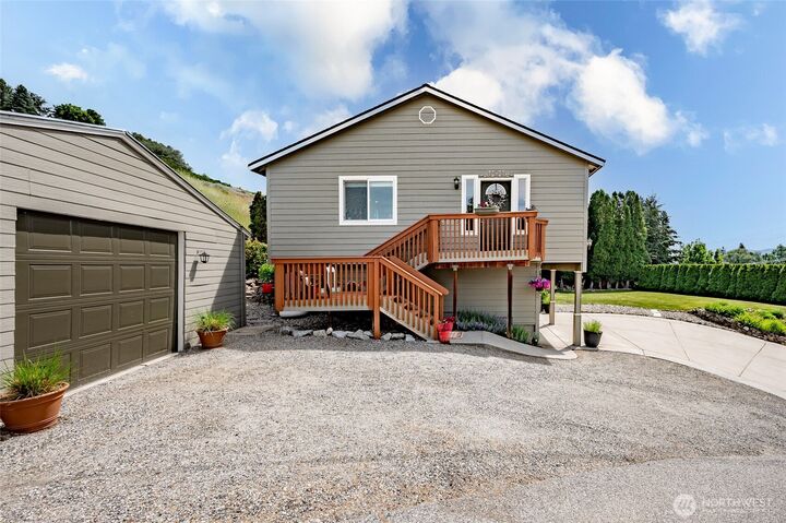 Property Photo: 316 Easy Street WA 98801