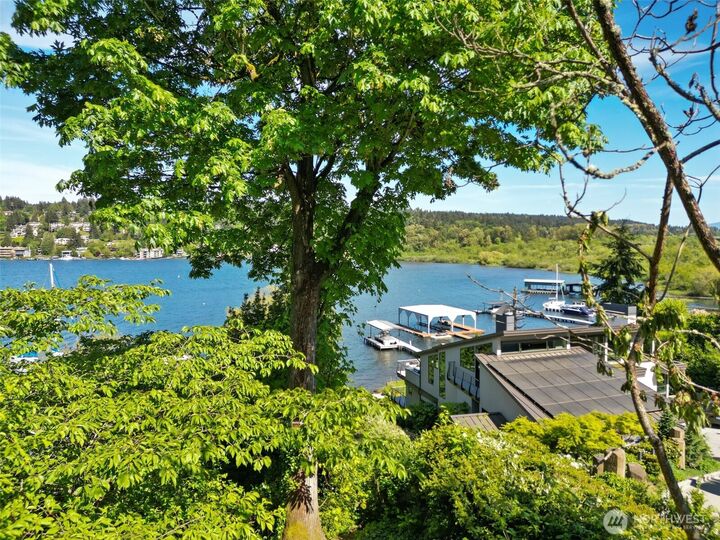 Property Photo:  4442  95th Avenue NE  WA 98004 