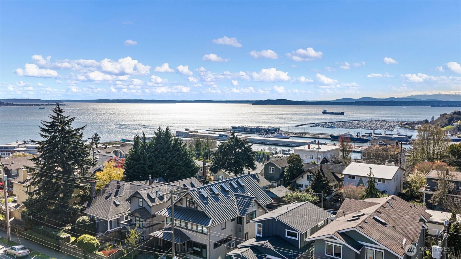 Property Photo:  1524  10th Avenue W  WA 98119 