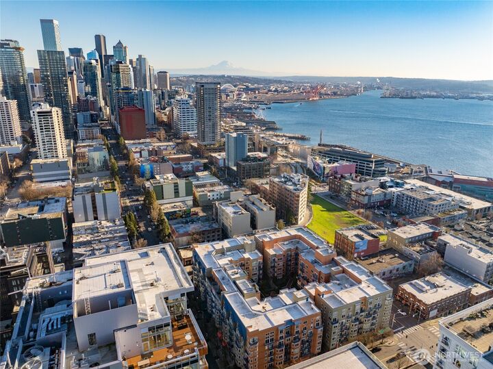 Property Photo:  2415  2nd Avenue 432  WA 98121 