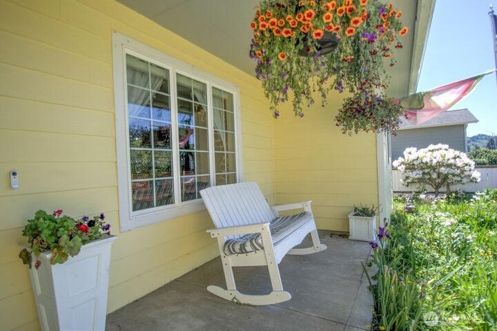 Property Photo:  230  Meadow Loop  WA 98563 