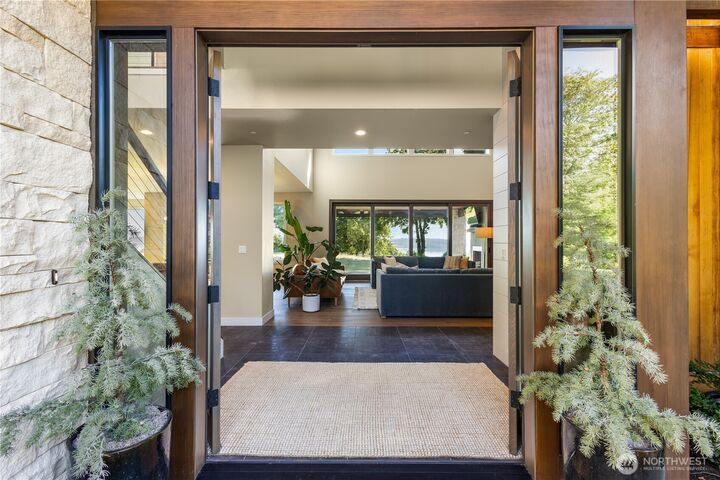 Property Photo:  946  7th Court  WA 98333 