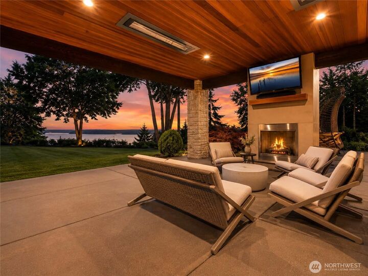 Property Photo:  946  7th Court  WA 98333 