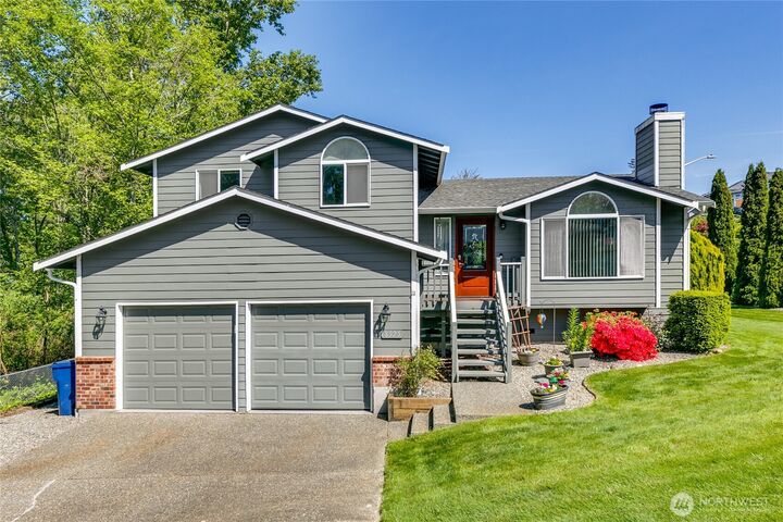 Property Photo:  8925  19th Place SE  WA 98258 