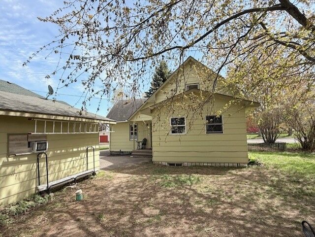 Property Photo:  117 2nd Avenue  WI 54871 