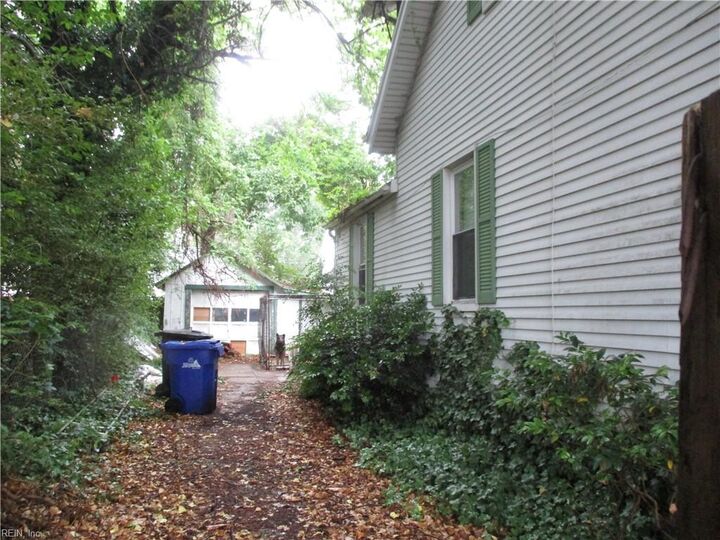 Property Photo:  2104 Elm Ave  VA 23704 