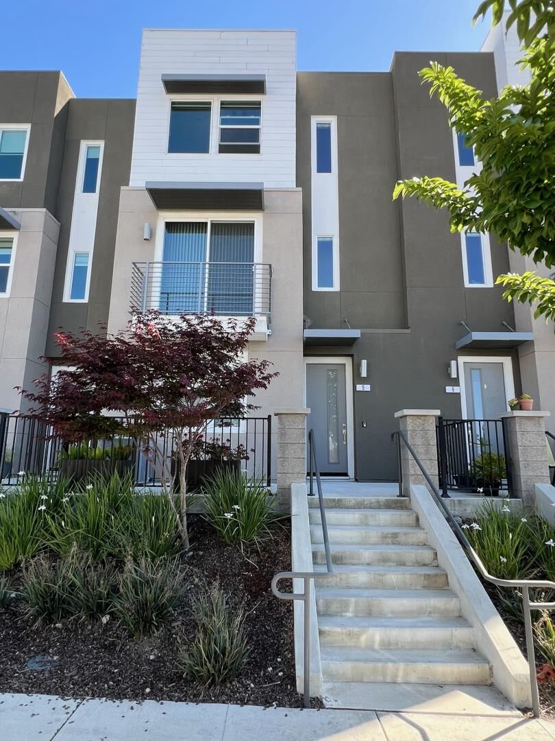 Property Photo:  326 Agustin Narvaez Street Unit 5  CA 95136 