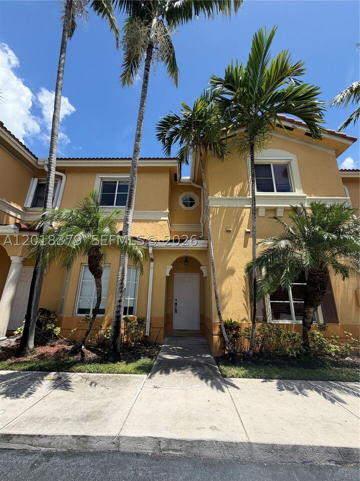 Property Photo: 10777 NW 84th Ln 5-42 FL 33178