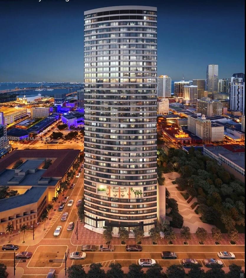 Property Photo:  225 N Miami Ave 2801  FL 33128 