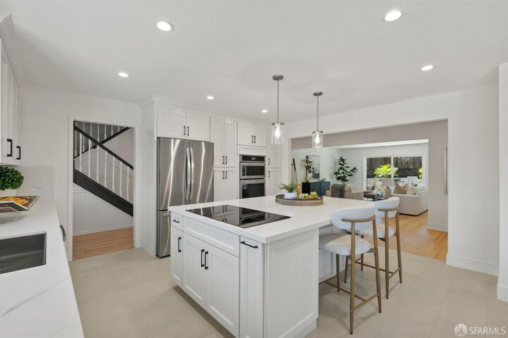 Property Photo:  2 Beaumont Court  CA 94549 