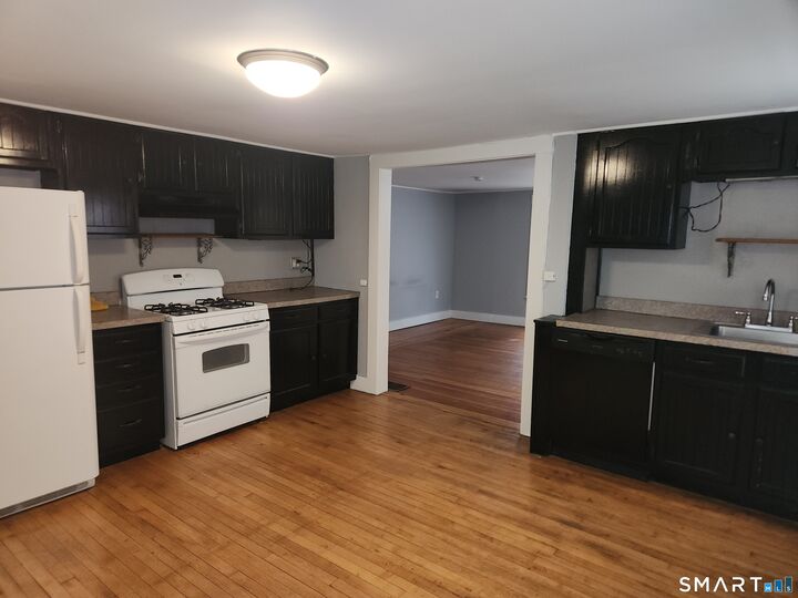 Property Photo:  