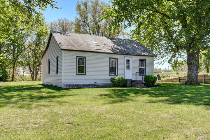 Property Photo:  811 S Locust  Street  IA 51534 