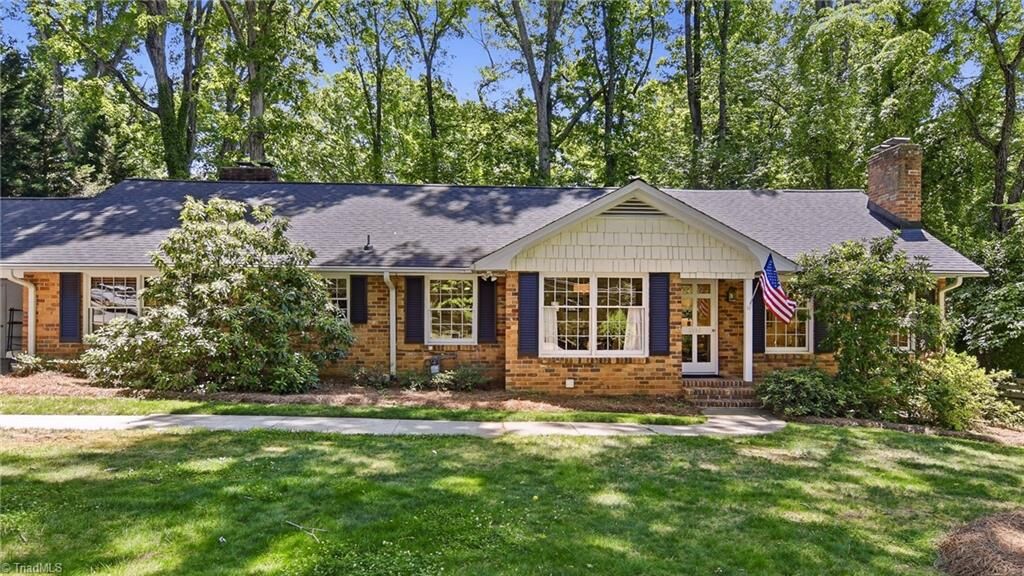 Property Photo:  1117 Huntingdon Road  NC 27104 