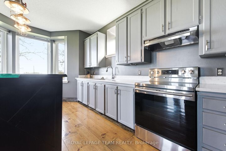 Property Photo: 263 Garden Of Eden Road ON K7V 3Z8