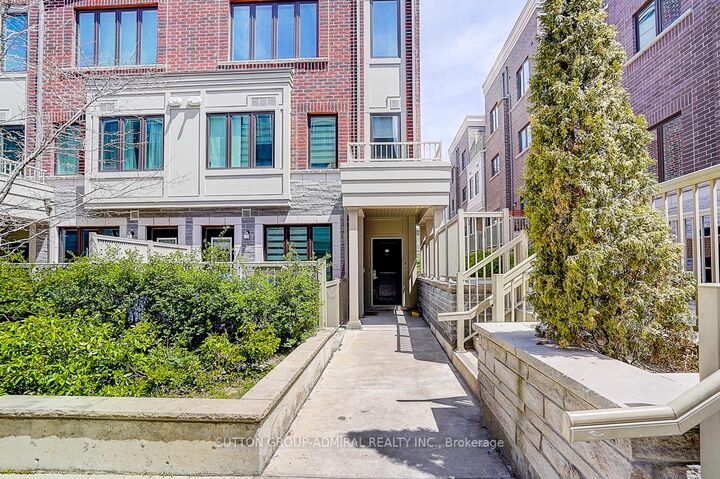 Property Photo: 85 Eastwood Park Gardens 18 ON M8W 0B9