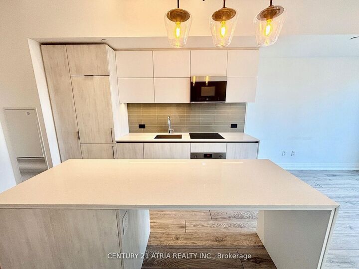 Property Photo: 21 Park Street E 712 ON L5G 1L7