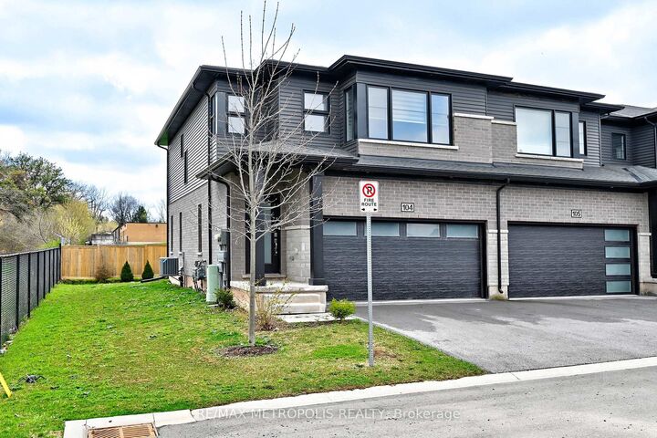 Property Photo: 4552 Portage Road 104 ON L2E 6A8