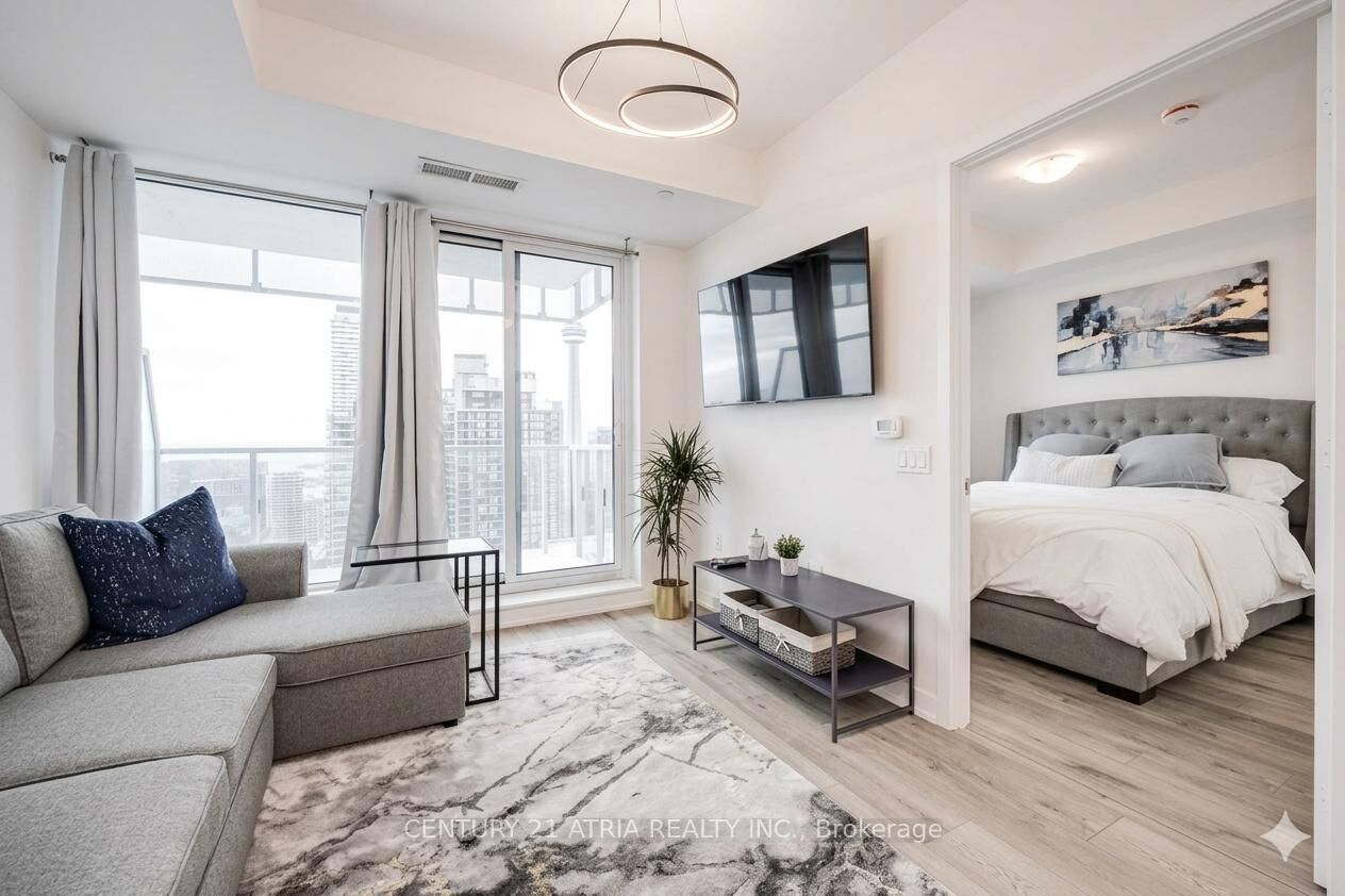 Property Photo: 28 Freeland Street 4703 ON M5E 0E3