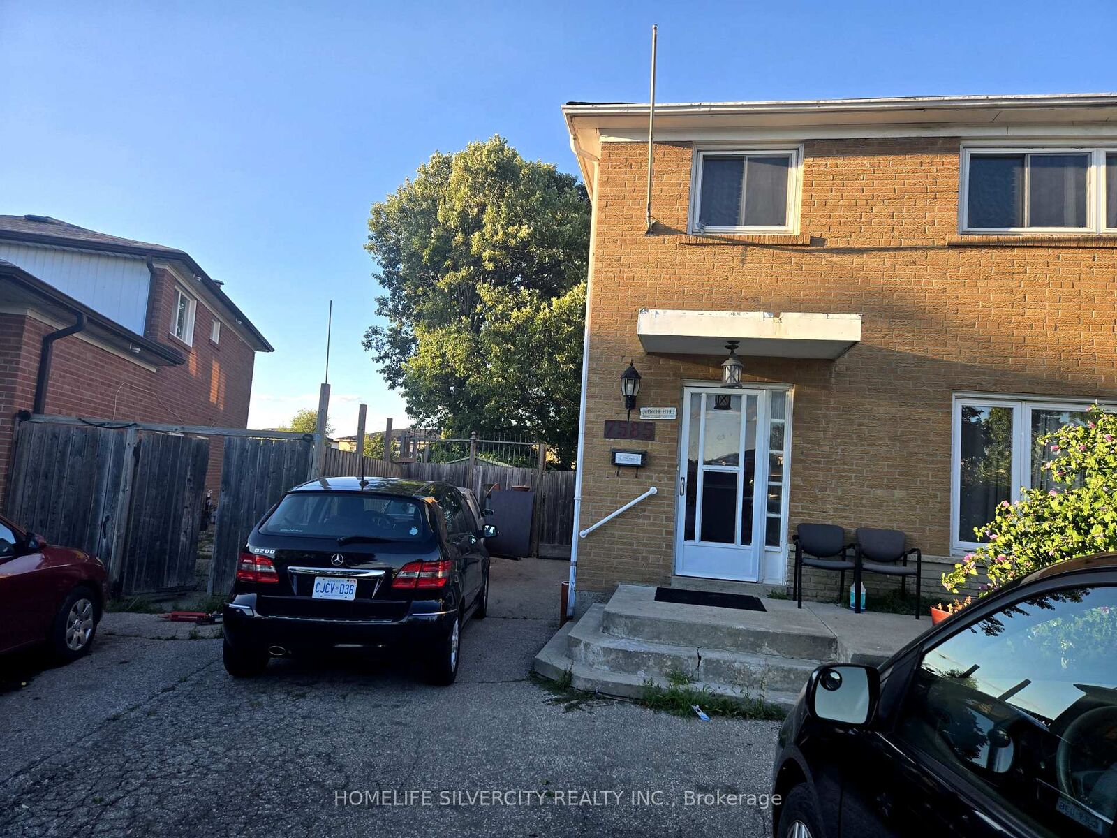 Property Photo:  7585 Wrenwood Crescent  ON L4T 2V8 