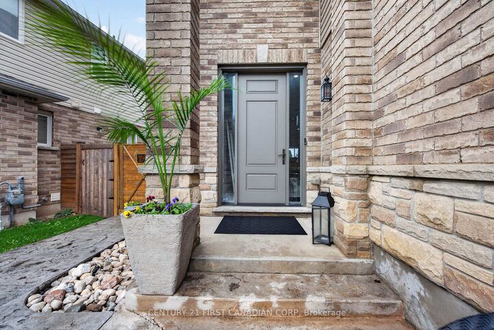 Photo de la propriété: 2344 Buroak Drive ON N6G 0L1