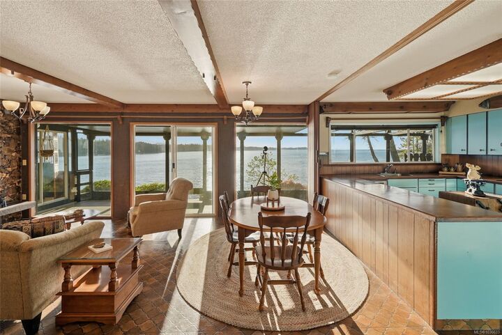 Property Photo: 1571 Brynmarl Rd #B BC V9P 9B6