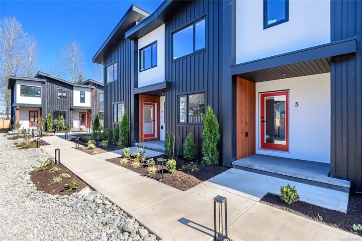 Property Photo: 1590 Piercy Ave #5 BC V9N 3E9