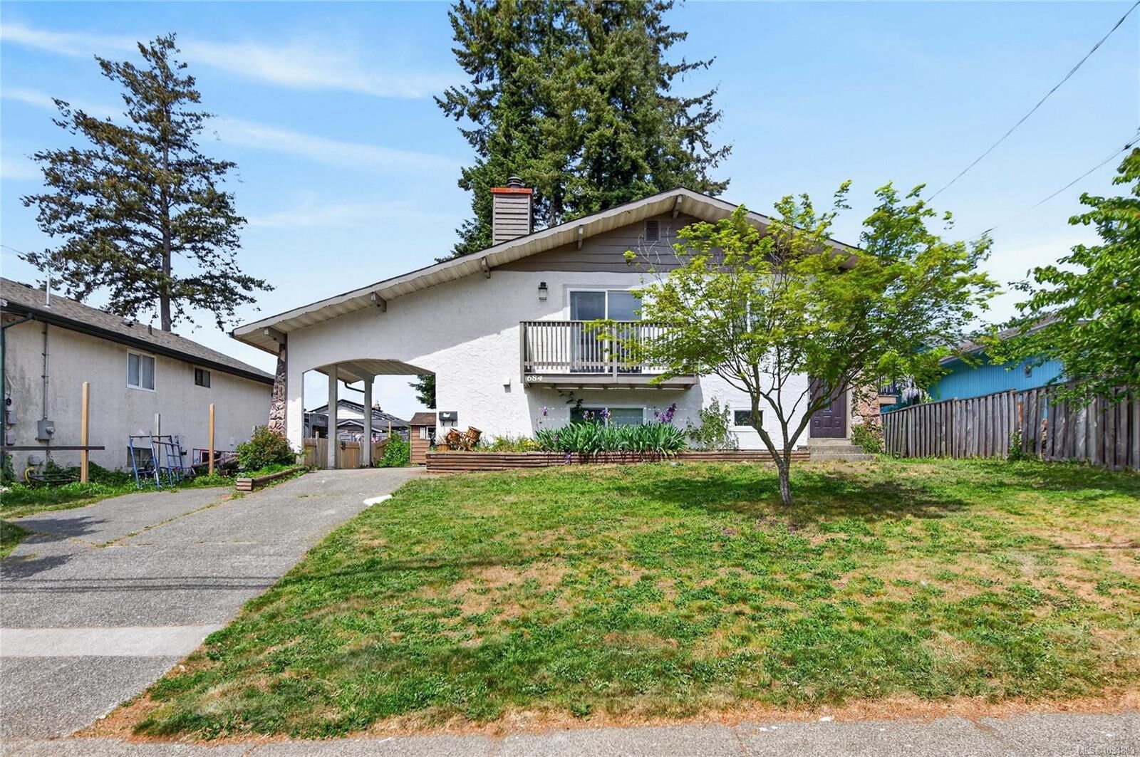 Property Photo: 684 Robron Rd BC V9W 5Z2