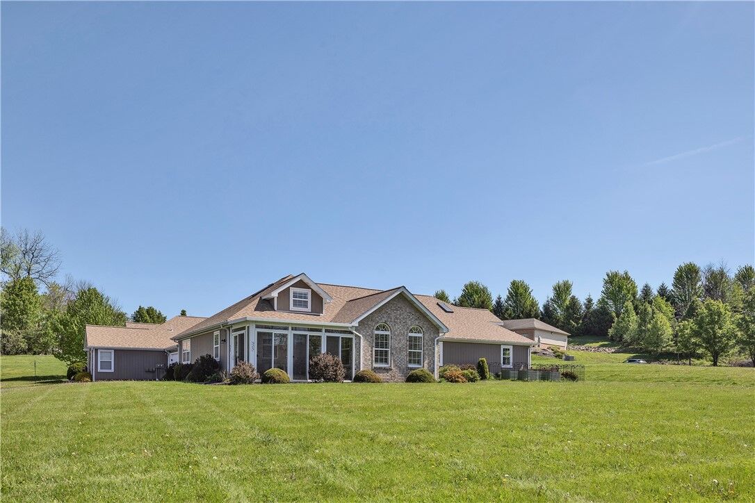 Property Photo: 525 Kelly Blvd PA 16057